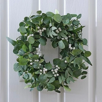 Imagen de Ginger Ray Corona Colgante de eucalipto y Bayas Blancas para Puerta Navidad