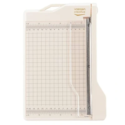 Imagen de Vaessen Creative 2137 038 Guillotina Trim Easy, 6 x 8.5 Pulgadas, Cortadora para Cortar Papel, Cartulina, Goma Eva, Fieltro, Hojas de Corcho y Otros Materiales Manualidades, Blanco, 15.2 21.6 cm