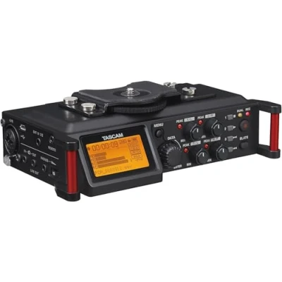 Imagen de TASCAM Grabadora de audio portátil 4 canales para videógrafos, entradas combinadas XLR/TRS, 2 micrófonos internos, limitador, filtro HP (DR 70D)