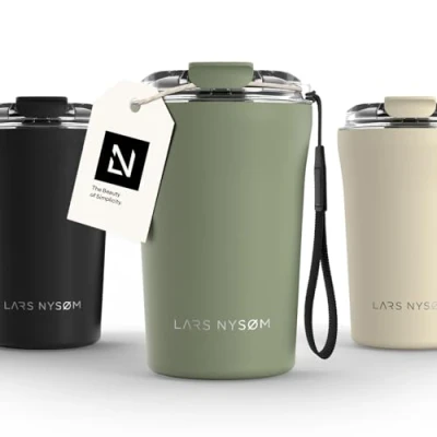 Imagen de LARS NYSØM Taza térmica Café para llevar con correa y Tapa Tritan Termo de 0,38 litros aislante Travel mug acero inoxidable a prueba fugas (Sage Green, 380ml)