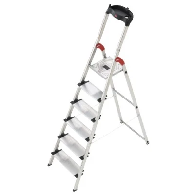 Imagen de Hailo XXL Escalera doméstica de aluminio, peldaños extra anchos, bandeja multifuncional, gancho para cubo y pinza cable (6 peldaños)