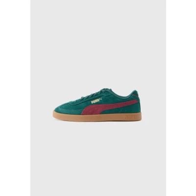 Imagen de PUMA Club II Era Suede, Zapatillas Unisex Adulto, Green Terrain Ruby Shimmer, 40 EU