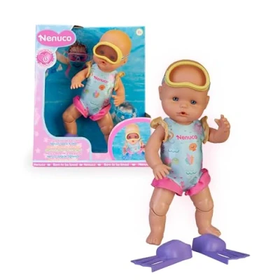 Imagen de NENUCO ¡Aprende a Bucear! Muñeco de 35 cm y Cuerpo Duro Que Mueve Sus piernas Nada solito. con tu Ayuda podrá sumergirse en el Agua bucear. Incluye bañador, Aletas Gafas bucear (NFN75000)