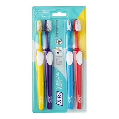 Imagen de TePe Supreme Set de 4 cepillos dientes Cepillo manual textura extra suave Kit limpieza dental en colores variados