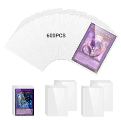 Imagen de KOMABLEN 600 Fundas Cartas, 66 x 91mm para Transparente Card Sleeves Soft Sleeves, Cartas de Comercio Pokemon, Yugioh, Futbol