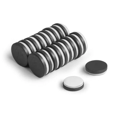 Imagen de first4magnets F406FA 20 Imán de ferrita Y10 mm diámetro x 3 Grosor con Espuma autoadhesiva, 0,6 kg tracción (Paquete Unidades)