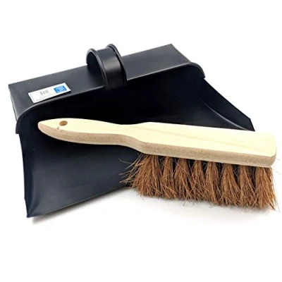 Imagen de Recogedor de metal con cubierta y cepillo suave, color negro