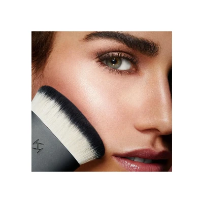Imagen de KIKO Milano Face 16 Multi Purpose Kabuki Brush Brocha multiuso para la aplicación de polvos y base maquillaje el rostro, fibras sintéticas