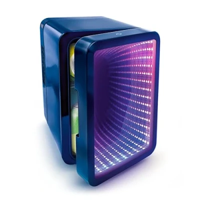 Imagen de So Chill Mini nevera con efecto LED infinito, jugadores, estudiantes, viajes en casa/coche, Hangouts + más, alimentado por USB, calcomanías incluidas, 6 latas regulares, puerta espejo