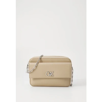 Imagen de Calvin Klein Camera BAG Pocket Bandolera, Mujer, Talla: One Size, Crockery