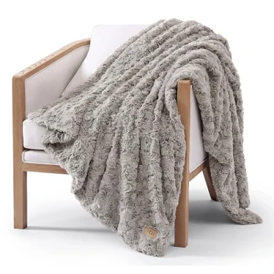 Imagen de UGG 10485 Adalee Manta Reversible de Piel sintética Suave, Lujosa, acogedora, esponjosa, Estilo Hotel, Lujosa decoración del hogar, Suave para sofá, Sello
