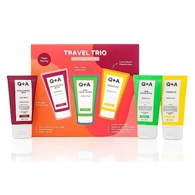 Imagen de Set de Regalo Cuidado Corporal Q+A Travel Trio, que contiene un Gel Baño con Ácido Hialurónico, Exfoliante AHA y una Loción Ceramidas, cada ítem 50ml