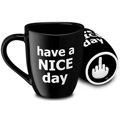 Imagen de Decodyne Taza de café con una mano haciendo peineta en la parte inferior, el texto inglés «Have a nice day», 414 ml