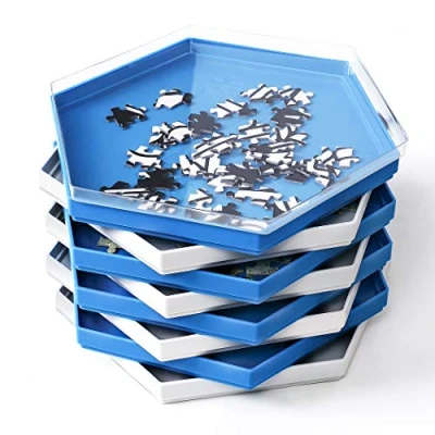 Imagen de Becko bandejas apilables de clasificación rompecabezas con tapa, accesorio para hasta 1500 piezas, 8 hexagonales (azul y blanco)