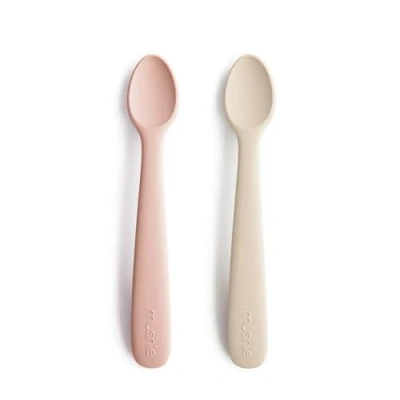 Imagen de Mushie Cucharas Baby para niños en Silicona libre de BPA Paquete 2 Cuchara alimentación aptas lavavajillas Accesorios a la hora comer pequeños Blush/Shifting Sand