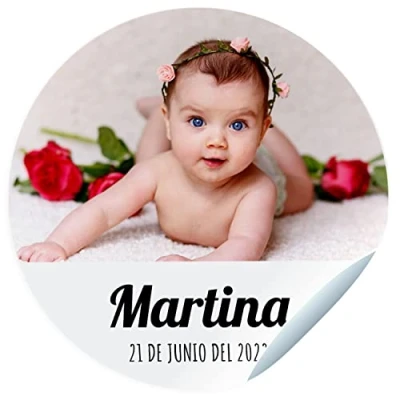 Imagen de Etiquetas adhesivas con foto para bautizo. Pegatinas personalizadas nombre y fecha los regalos de tus invitados. Medidas 45mm / 60mm 70mm diámetro. No apto ropa