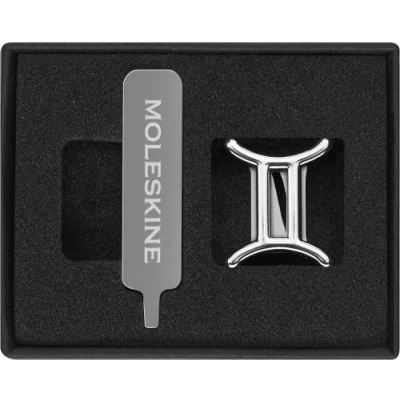 Imagen de Moleskine Pin para Cuaderno o Agenda Géminis, Símbolo del Zodiaco, Cierre Elástico Personalizable, Idea Regalo, Color Plata
