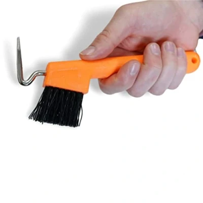 Imagen de Rascador de pezuñas para caballos, burros, cabras, con cepillo extra estable y mango ergonómico (naranja neón (1 unidad)