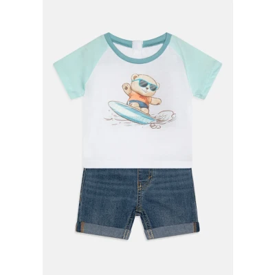 Imagen de Levi&#039;s Surfing BEAR TEE SET Shorts vaqueros para niños, Talla: 12m, Bright white