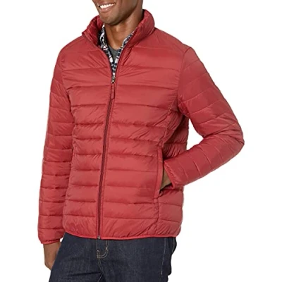 Imagen de Amazon Essentials Chaqueta Acolchada Ligera, Resistente Al Agua y Plegable (Disponible en Tallas Grandes Largos Especiales) Hombre, Rojo Ladrillo, XL
