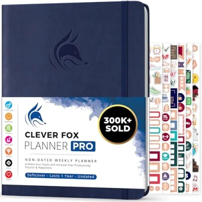 Imagen de Clever Fox Planificador PRO Organizador Personal de Vida Semanal y Mensual para Mejorar la Productividad, Gestión del Tiempo Alcanzar Tus Metas A4, Sin fechas 1 Año Azul Oscuro