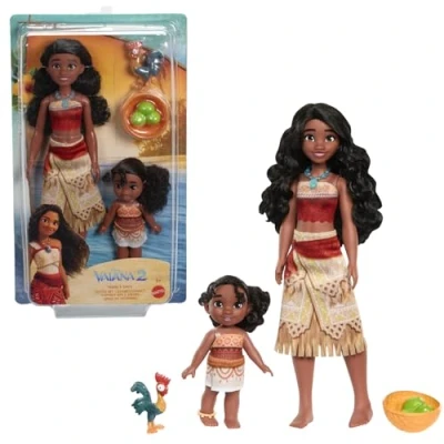 Imagen de Mattel Disney Vaiana 2 Juguetes, Conjunto de muñecas hermanas con atuendos característicos, mascota Heihei, accesorios coco y cesta inspirados en la película, JBT66