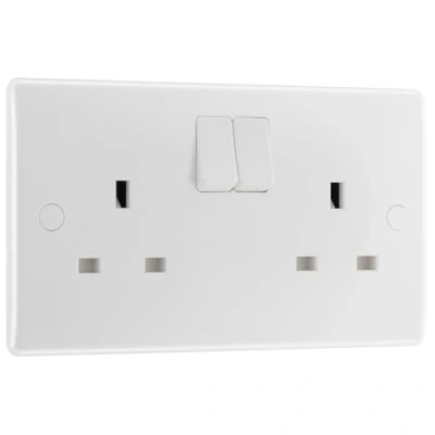Imagen de BG Electrical 822 01 Toma de Corriente con Interruptor 2 Salidas un Solo Polo 13 A Borde Redondo, Blanco