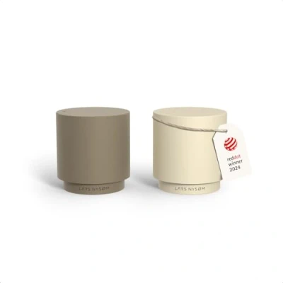 Imagen de LARS NYSØM Juego de Salero y Pimentero Acero Inoxidable con Moderno Diseño Minimalista, Fácil Recarga (Brown/Beige)