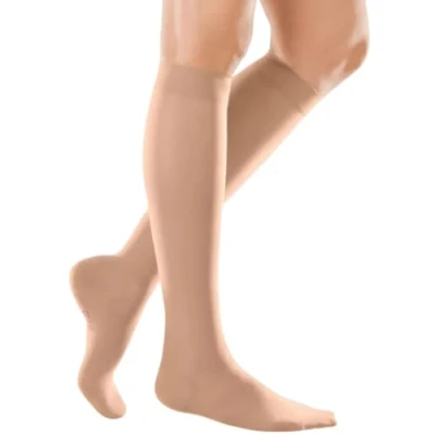 Imagen de medi mediven Elegance 0240112 CCL2 Medias de compresión para mujer, hasta la rodilla, con punta cerrada, sin cinta adhesiva, color caramelo, talla II, normal