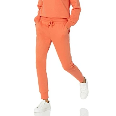 Imagen de Amazon Essentials Pantalones De Correr Forro Polar con Puños (Disponibles En Tallas Grandes) Mujer, Arcilla, S