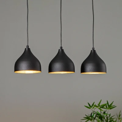 Imagen de Lámpara colgante Gakula 3 luces en línea Metal martillado Negro Menzzo
