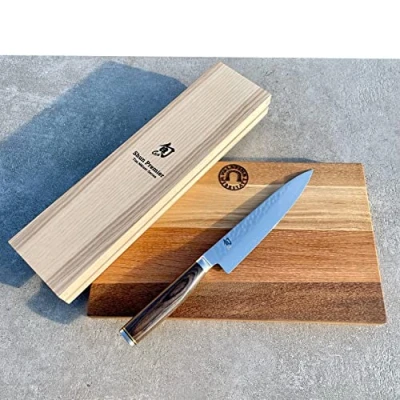 Imagen de Kai TDM 1701 Shun Premier Tim Mälzer Cuchillo japonés multiusos (hoja de damasco 15 cm, con martillo y tabla cortar, madera barril 25 x VK: 199)