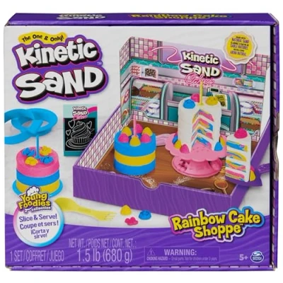 Imagen de Kinetic Sand Arena MÁGICA Rainbow Cake Shoppe 680g de Amarilla, Rosa, Azul y Blanca Aroma a Vainilla Kit Manualidades Niños Juguetes Sensoriales 6068029 5 Años +