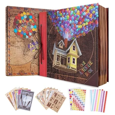 Imagen de Álbum de recortes con la frase Our Adventure Book, cubierta cuero y páginas estilo vintage. Ideal como recuerdo invitados para boda, Navidad, aniversario