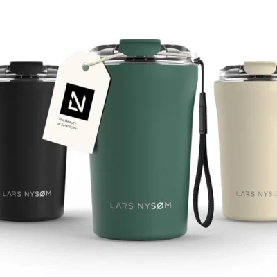 Imagen de LARS NYSØM Taza térmica Café para llevar con correa y Tapa Tritan Termo de 0,38 litros aislante Travel mug acero inoxidable a prueba fugas (Pine Green, 380ml)