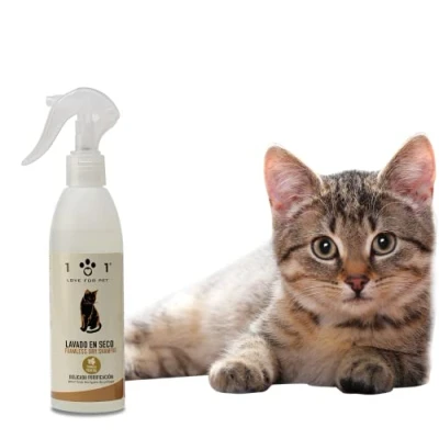 Imagen de Champú Seco Natural y Vegetal para Gatos No Requiere Agua ni Enjuague una Limpieza en Eficaz, Línea 101, 250ml
