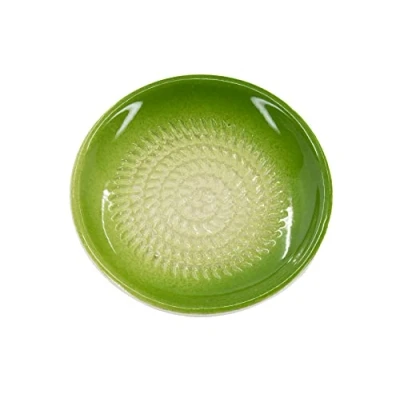 Imagen de Kaladia Plato rallador de cerámica un solo color, ideal para jengibre, parmesano, etc., en verde, diámetro: 12 cm, hecho a mano y pintado mano, fabricado España