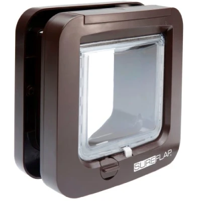 Imagen de Gatera SureFlap Sure Petcare con Lector de microchip y Placas identificación RFID; para Puertas, Ventanas Paredes; marrón; Necesita 4 Pilas AA (no Incluidas); Accesorios Montaje por Separado.