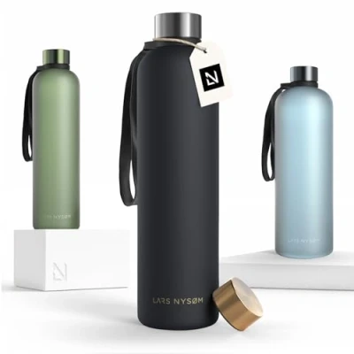 Imagen de LARS NYSØM Botella de Agua 1l deportiva Tritan ultraligera a prueba fugas, apta para el ácido carbónico 2 tapas incluidas (Black Gold, 1000ml)