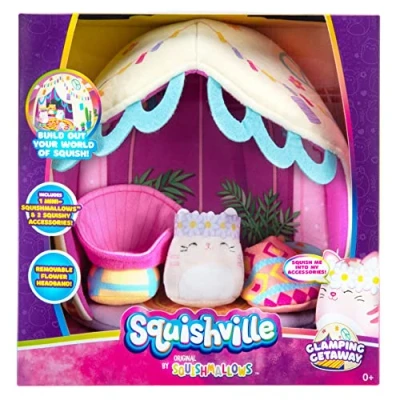 Imagen de Squishville SQM0210 Deluxe Glamping Incluye 2 Pulgadas Paulita The Pink Tabby Gato, Silla de Cubo, Saco Dormir y Playscene Toys para niños, Multi