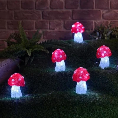 Imagen de Festive Lights 5 figuras navideñas de hongos acrílicos en cuerda para interiores y exteriores, 40 luces LED blancas transparentes alimentadas por pilas, decoración temporizador iluminación