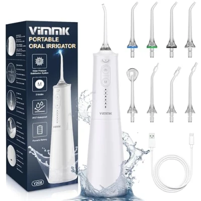 Imagen de Irrigador Bucal Portatil, Vimmk Dental Inalámbrico Profesional 8 Boquillas 5 Modos, IPX7 Impermeable 300ML USB C Recargable Para Limpieza Dientes, el Hogar y los Viajes (Blanco)