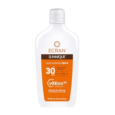 Imagen de Ecran Sunnique Leche Protectora Solar FPS 30, Protección UVB + UVA e IR A, Refuerza las Defensas, Protege la Piel, Hidratación 24 h, Fórmula con VitEox 80, para Toda Familia 370 ml
