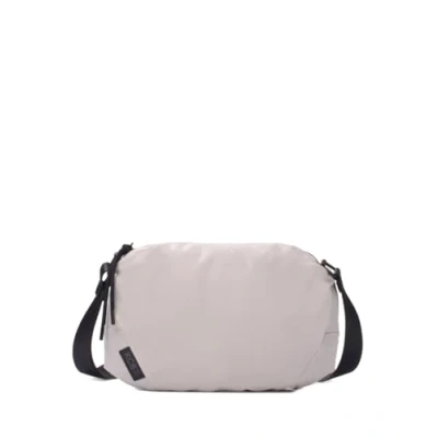 Imagen de KCB Bandolera Mediana Puffy Compacto, Práctico y Espacioso Estilo Moderno Cómodo Ideal para el Día a Asas Ajustables 100% Vegano Color Hielo