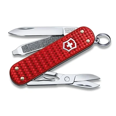 Imagen de VICTORINOX Navaja suiza de bolsillo Classic Precious Alox, 5 funciones, multiherramienta con tijeras, destornillador, llavero, incl. estuche regalo, Iconic Red (rojo)