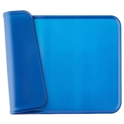Imagen de Amazon Basics Alfombrilla para comedero de mascota, silicona, impermeable, 47 x 29 cm, Azul, Sólido