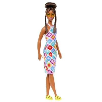 Imagen de Barbie Fashionista Vestido Crochet Muñeca afroamericana con Conjunto de Moda y Accesorios, Juguete +3 años (Mattel HJT07)
