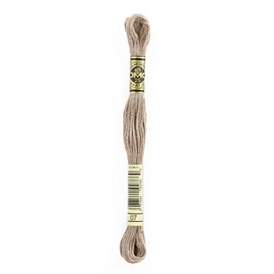 Imagen de DMC Hilo Mouliné®100% algodón Apto para todas las técnicas y todos los soportes, ideal punto de cruz Ovillos 8 m 6 hebras, disponible en 500 colores