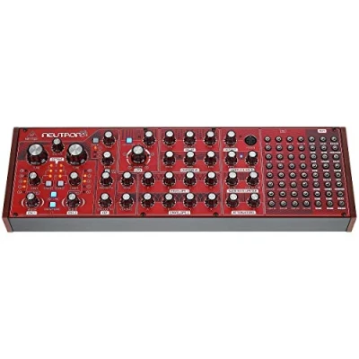 Imagen de Sintetizador semimodular y analógico parafónico NEUTRON de Behringer con dos VCO 3340, VCF multimodo, 2 ADSR, retardo BBD circuito Overdrive en formato Eurorack