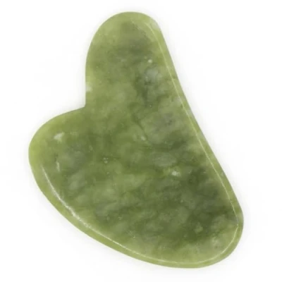 Imagen de Sun &amp; Sia Gua Sha de piedra natural Jade verde (+ funda) Masaje facial y corporal para refrescar el tinte, tratar los bolsillos ojeras, estimular la circulación, piel más firme elástica